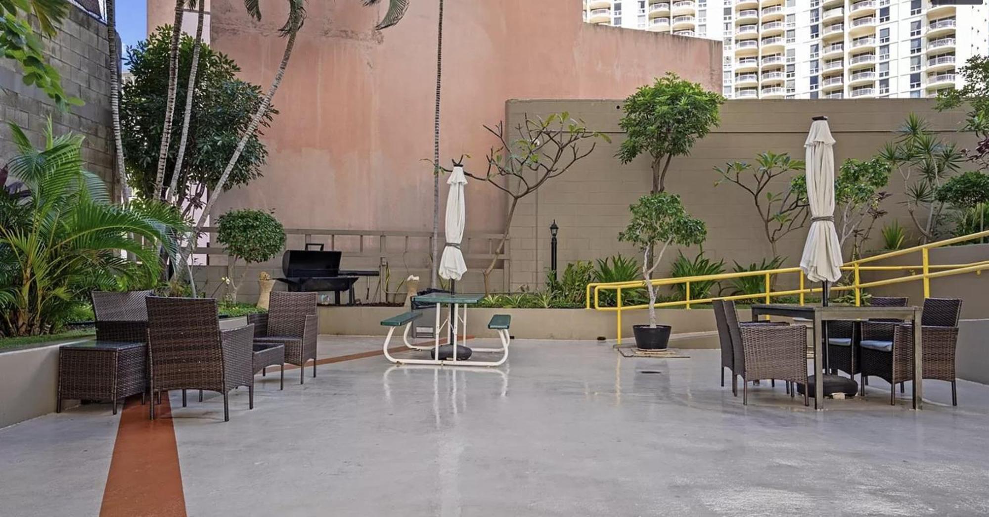 Gem Of Waikiki At Inn On The Park Honolulu Bagian luar foto