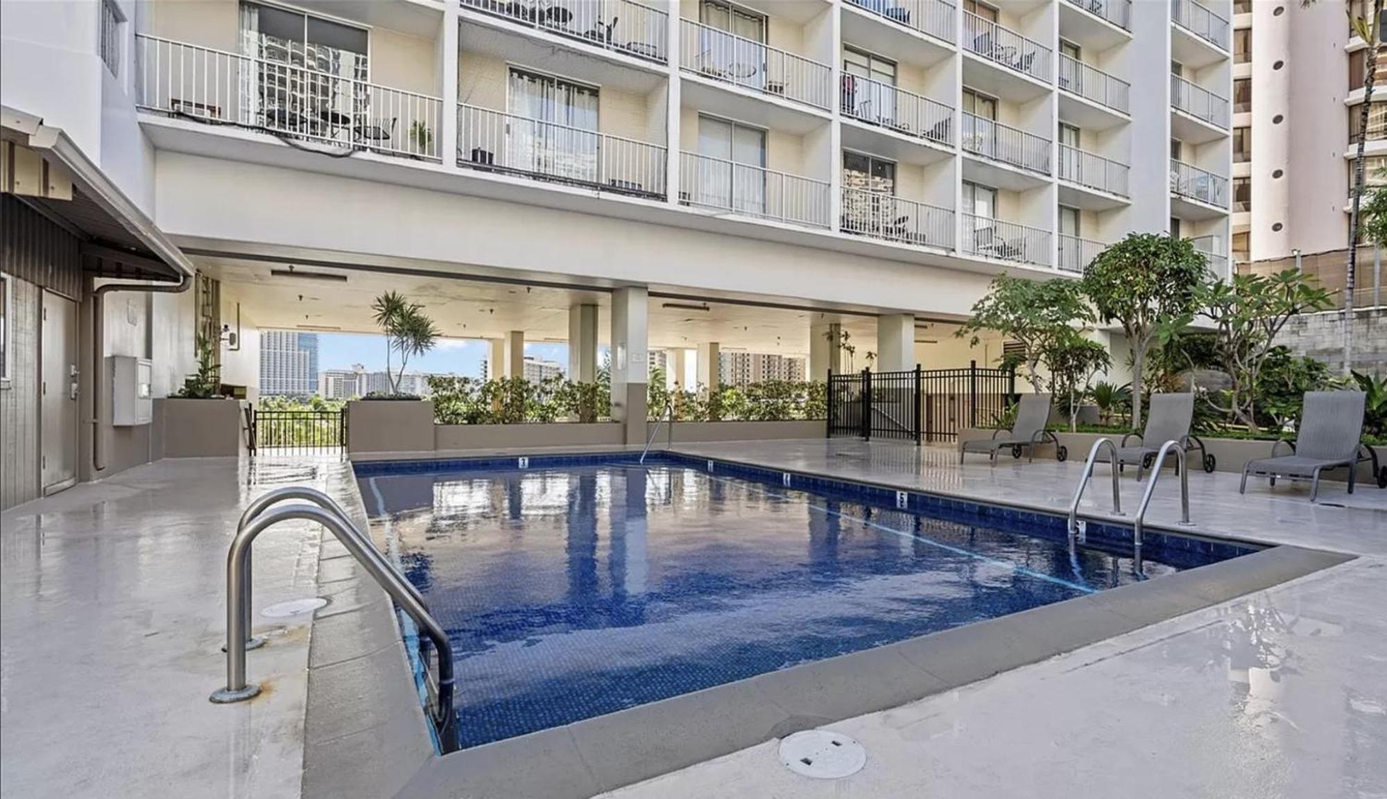 Gem Of Waikiki At Inn On The Park Honolulu Bagian luar foto