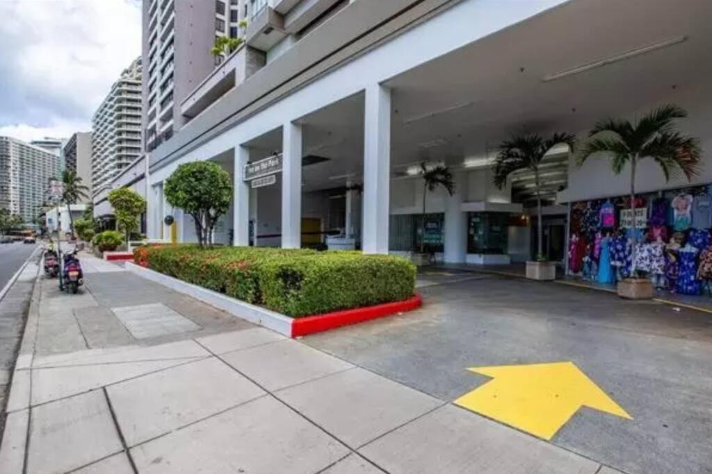 Gem Of Waikiki At Inn On The Park Honolulu Bagian luar foto