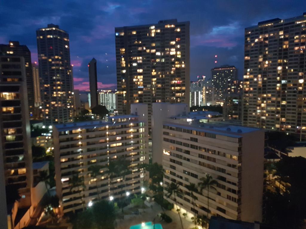 Gem Of Waikiki At Inn On The Park Honolulu Bagian luar foto