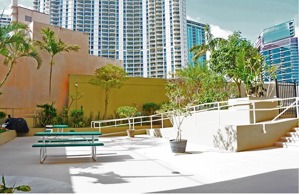 Gem Of Waikiki At Inn On The Park Honolulu Bagian luar foto
