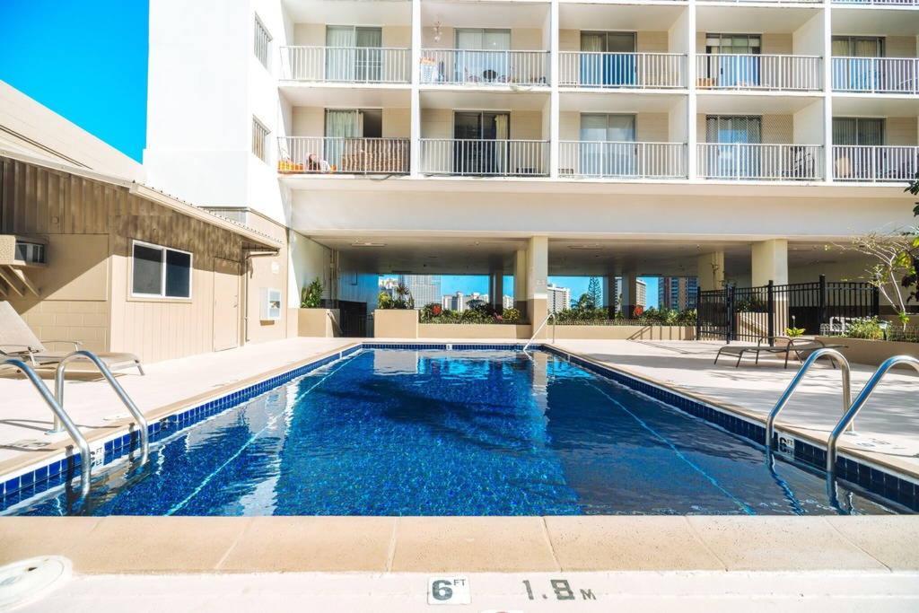 Gem Of Waikiki At Inn On The Park Honolulu Bagian luar foto