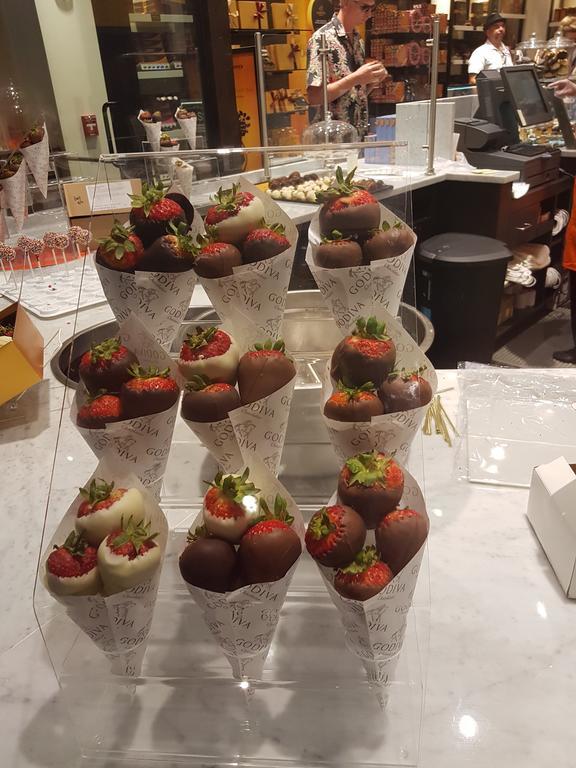 Gem Of Waikiki At Inn On The Park Honolulu Bagian luar foto