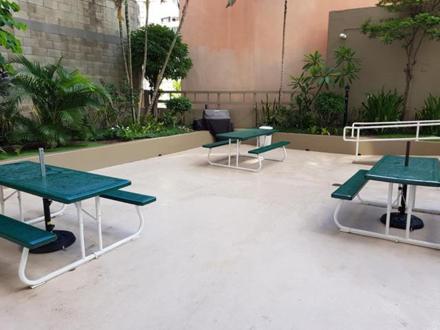 Gem Of Waikiki At Inn On The Park Honolulu Bagian luar foto